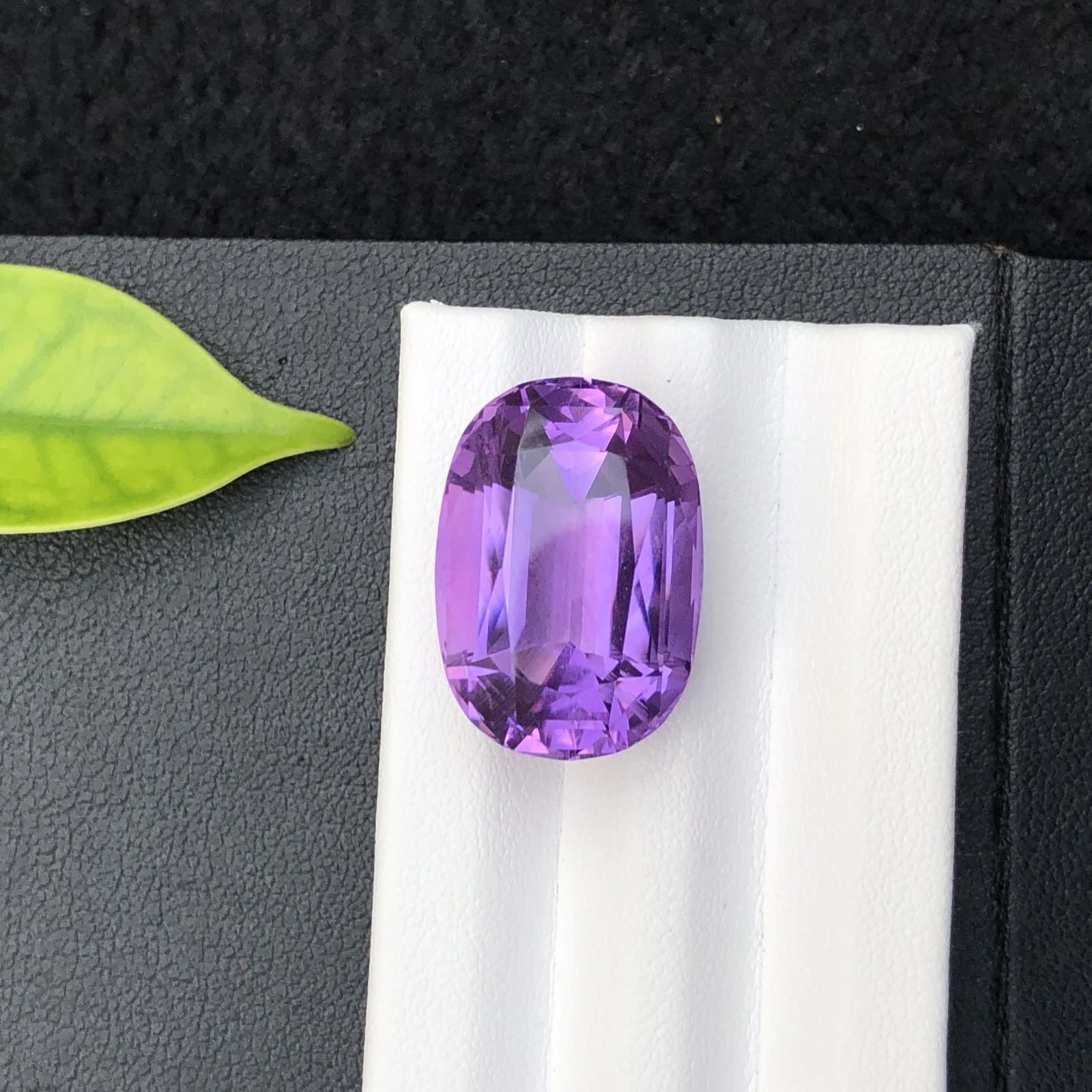 24.65 CT Natural Lavender Amethyst Oval Shape Loose Gemstone — view 3